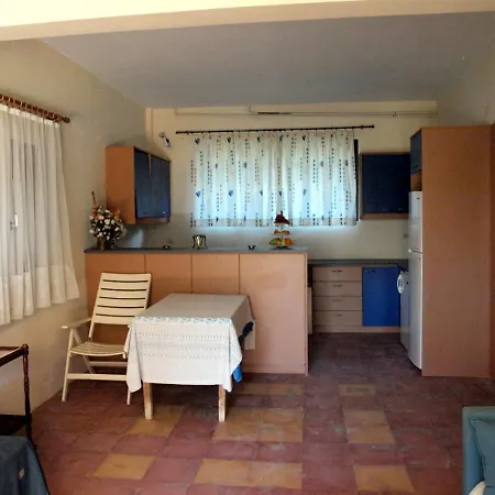 Big Quiet House With Large Garden * Vári